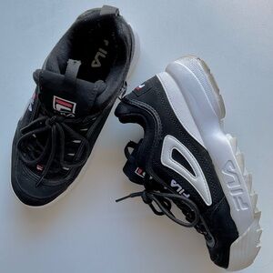 Fila women’s Black and White Athletic Sneakers - size 7